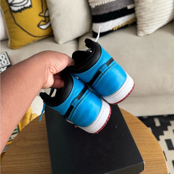 Jordan 1 Retro High OG Black/Powder Blue/Gym Red - Picture 8 of 9